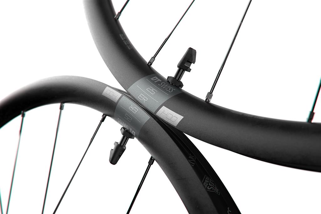 DT Swiss 28", Alu, sz, Center Lock,100/12mm TA VR DT Swiss ER1400 Dicut 25 DB 28"/22mm