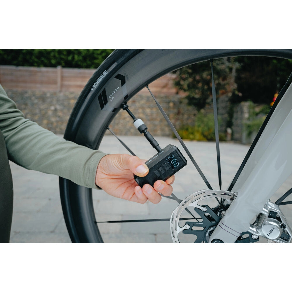 Schwalbe Akku-Luftpumpe E-MICRO PUMP