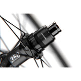 DT Swiss 28", Alu sw, CL,142/12mm TA, Sram XDR RD HR DT Swiss GR1600 Spline 25 DB 28"/24