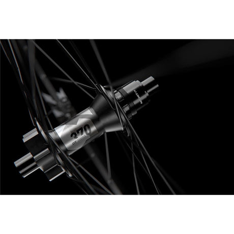 DT Swiss 29", Alu, sw, IS-6-L.,157/12mm TA, SRAM HR DT Swiss F 1900 Classic 29"/30mm